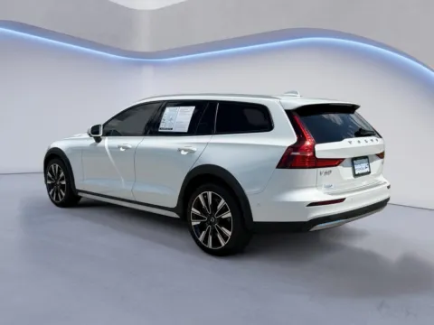 More photos of 2024 Volvo V60 Cross Country Ultimate at Twin City Hyundai, TN