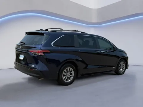 More photos of 2021 Toyota Sienna XLE at Twin City Hyundai, TN