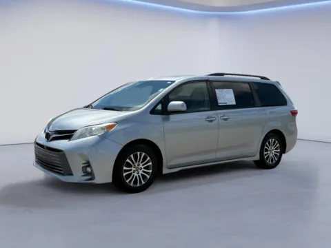 Silver 2019 Toyota Sienna XLE 8-Passenger for sale in Alcoa, TN