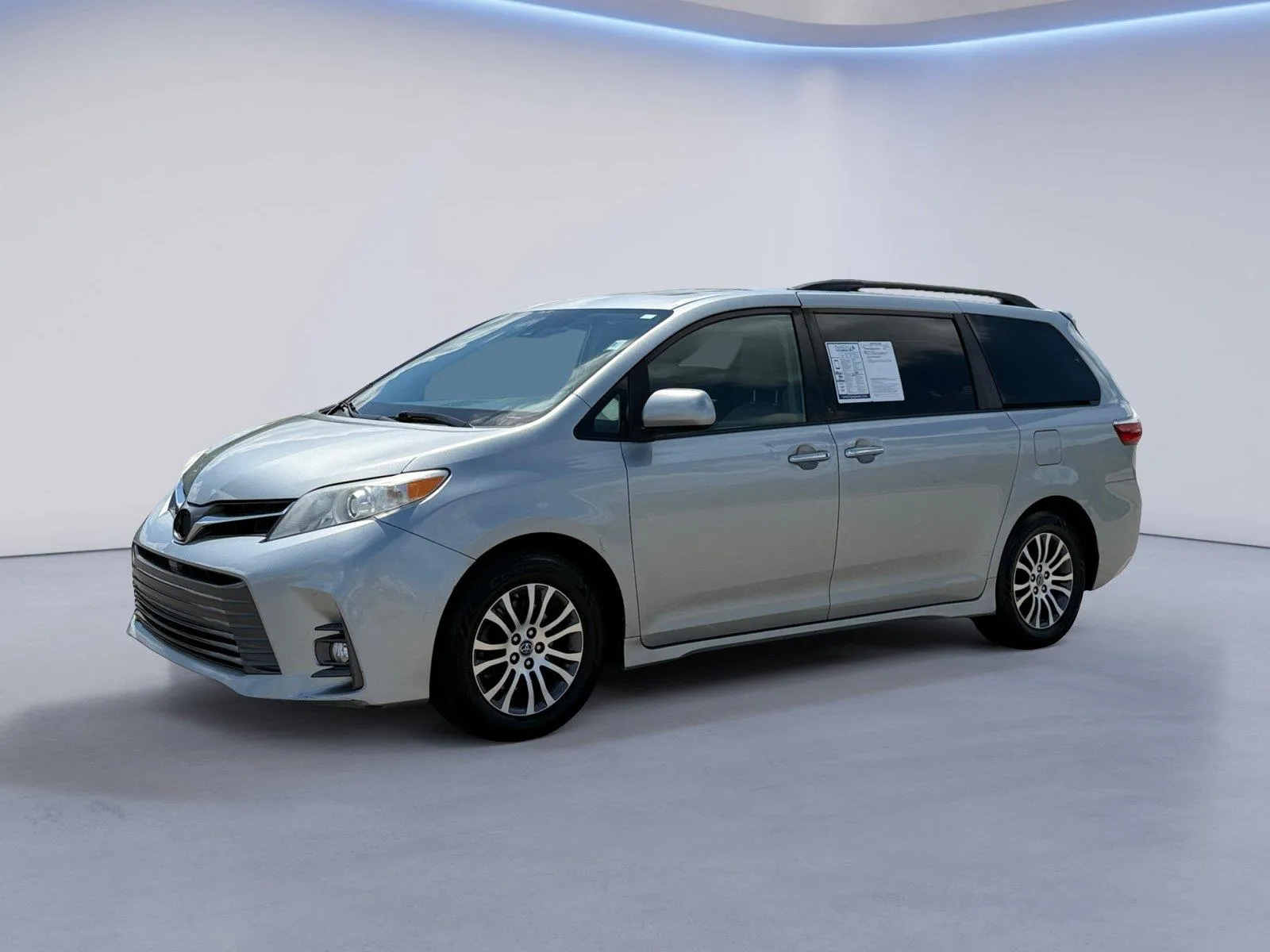 Silver 2019 Toyota Sienna XLE 8-Passenger for sale in Alcoa, TN