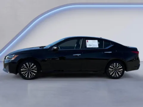 Photos of 2024 Nissan Altima 2.5 SV for sale in Alcoa, TN at Twin City Nissan