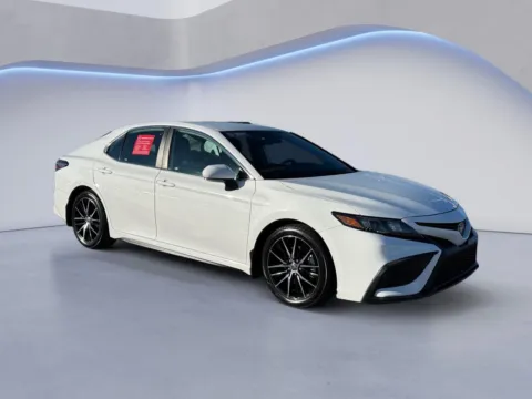 White 2022 Toyota Camry Hybrid SE for sale in Alcoa, TN