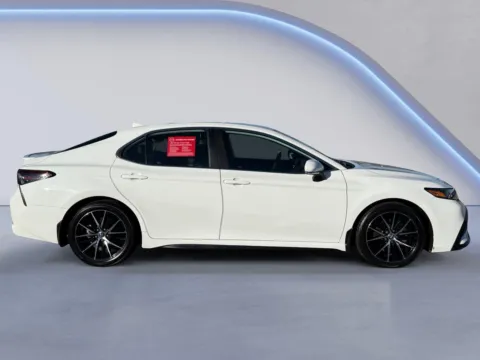 Photos of 2022 Toyota Camry Hybrid SE for sale in Alcoa, TN at Twin City Nissan