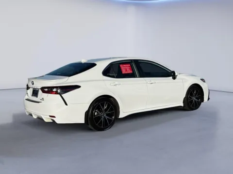 Another view of 2022 Toyota Camry Hybrid SE for sale in Alcoa, TN at Twin City Nissan