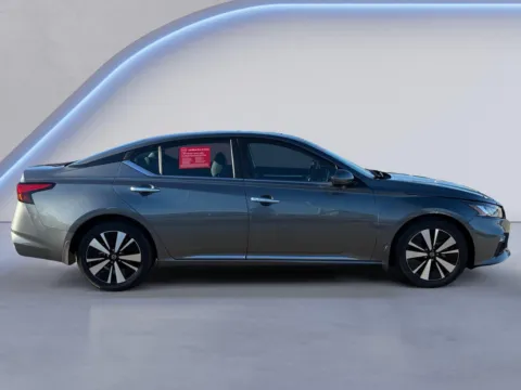 Photos of 2021 Nissan Altima 2.5 SV for sale in Alcoa, TN at Twin City Nissan