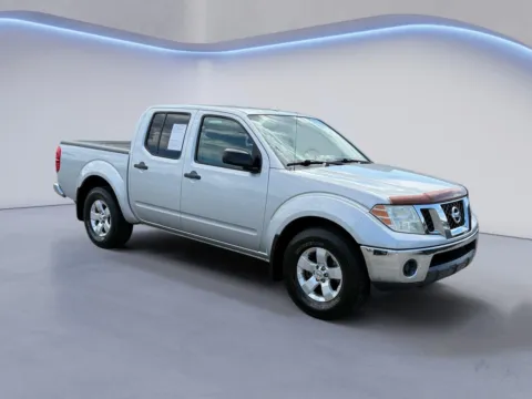 Silver 2011 Nissan Frontier SV for sale in Alcoa, TN