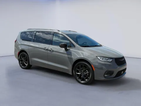 Gray 2023 Chrysler Pacifica Limited for sale in Alcoa, TN