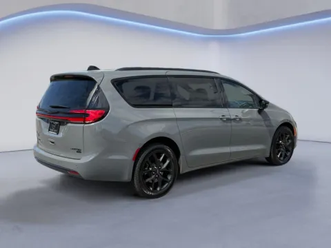 Another view of 2023 Chrysler Pacifica Limited for sale in Alcoa, TN at Twin City Nissan