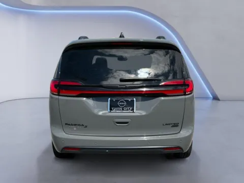 More photos of 2023 Chrysler Pacifica Limited at Twin City Nissan, TN