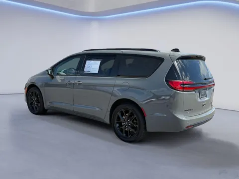 More photos of 2023 Chrysler Pacifica Limited at Twin City Nissan, TN