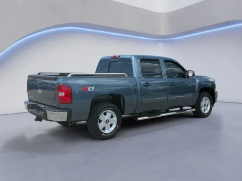 Another view of 2007 Chevrolet Silverado 1500 LT w/2LT for sale in Alcoa, TN at Twin City Nissan