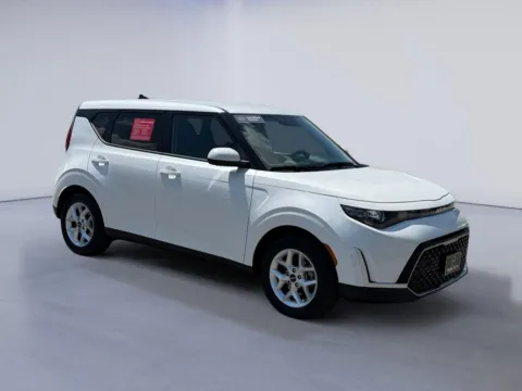 White 2023 Kia Soul LX for sale in Alcoa, TN