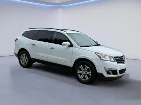 White 2016 Chevrolet Traverse LT for sale in Alcoa, TN