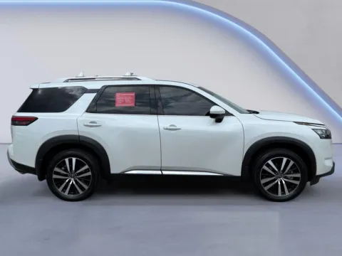 Photos of 2025 Nissan Pathfinder Platinum for sale in Alcoa, TN at Twin City Nissan