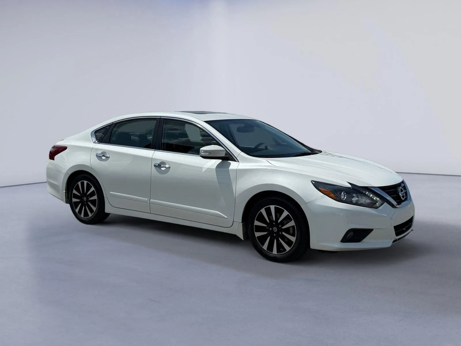 White 2018 Nissan Altima 2.5 SL for sale in Alcoa, TN