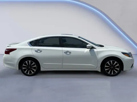 Photos of 2018 Nissan Altima 2.5 SL for sale in Alcoa, TN at Twin City Nissan