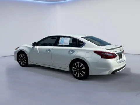 More photos of 2018 Nissan Altima 2.5 SL at Twin City Nissan, TN