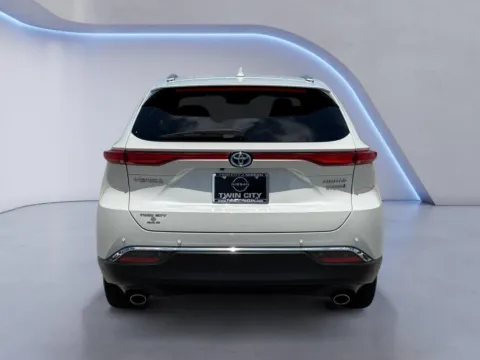 More photos of 2021 Toyota Venza Limited at Twin City Nissan, TN