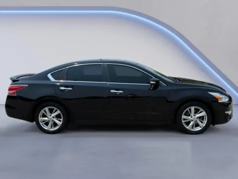 Photos of 2015 Nissan Altima 2.5 SL for sale in Alcoa, TN at Twin City Nissan