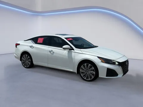 White 2023 Nissan Altima 2.5 SL for sale in Alcoa, TN