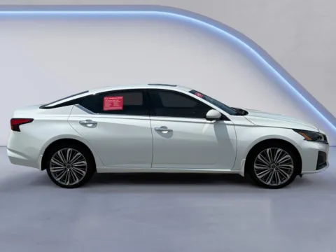 Photos of 2023 Nissan Altima 2.5 SL for sale in Alcoa, TN at Twin City Nissan