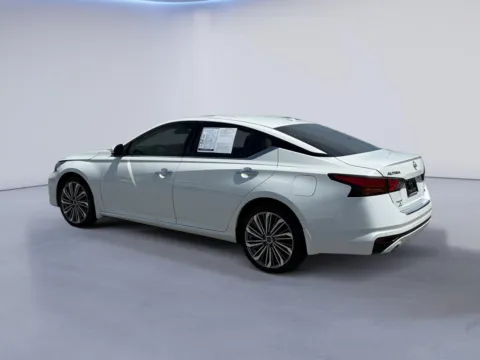 More photos of 2023 Nissan Altima 2.5 SL at Twin City Nissan, TN