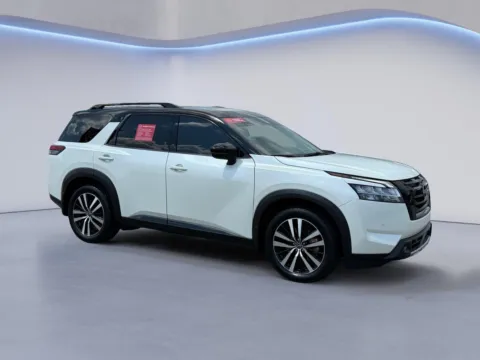 White 2024 Nissan Pathfinder Platinum for sale in Alcoa, TN