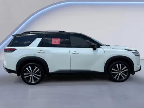 Photos of 2024 Nissan Pathfinder Platinum for sale in Alcoa, TN at Twin City Nissan