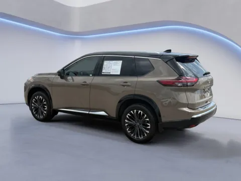 More photos of 2024 Nissan Rogue Platinum at Twin City Nissan, TN