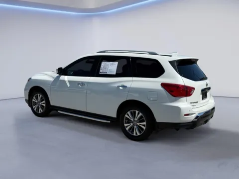 More photos of 2019 Nissan Pathfinder SL at Twin City Nissan, TN