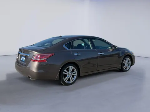 Another view of 2013 Nissan Altima 3.5 SV for sale in Alcoa, TN at Twin City Auto Center