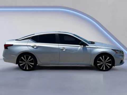 Photos of 2019 Nissan Altima 2.5 SR for sale in Alcoa, TN at Twin City Auto Center