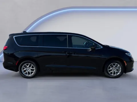 Photos of 2024 Chrysler Pacifica Touring L for sale in Alcoa, TN at Twin City Auto Center