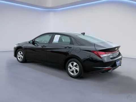 More photos of 2021 Hyundai Elantra SE at Twin City Auto Center, TN