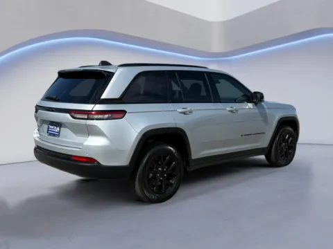 Another view of 2024 Jeep Grand Cherokee Altitude for sale in Alcoa, TN at Twin City Auto Center