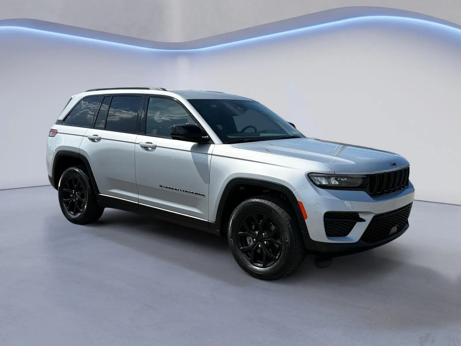 Silver 2024 Jeep Grand Cherokee Altitude for sale in Alcoa, TN