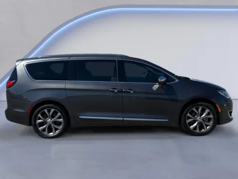 Photos of 2018 Chrysler Pacifica Limited for sale in Alcoa, TN at Twin City Auto Center