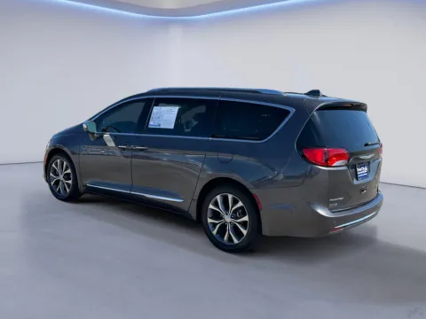 More photos of 2018 Chrysler Pacifica Limited at Twin City Auto Center, TN