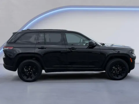 Photos of 2025 Jeep Grand Cherokee Altitude for sale in Alcoa, TN at Twin City Auto Center