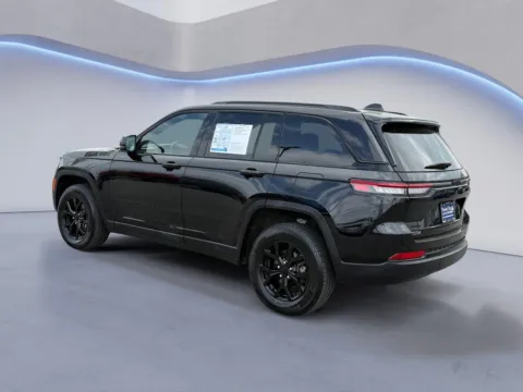 More photos of 2025 Jeep Grand Cherokee Altitude at Twin City Auto Center, TN