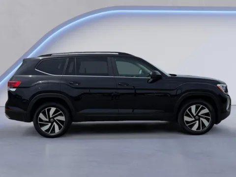 Photos of 2024 Volkswagen Atlas 2.0T SE w/Technology for sale in Alcoa, TN at Twin City Auto Center