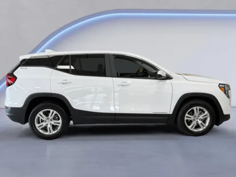 Photos of 2024 GMC Terrain SLE for sale in Alcoa, TN at Twin City Auto Center