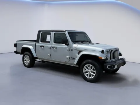 Silver 2023 Jeep Gladiator Sport S for sale in Alcoa, TN