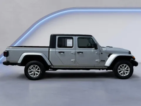 Photos of 2023 Jeep Gladiator Sport S for sale in Alcoa, TN at Twin City Auto Center