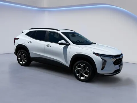 White 2025 Chevrolet Trax LT for sale in Alcoa, TN
