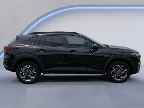 Photos of 2025 CHEVROLET TRAX LT for sale in Alcoa, TN at Twin City Auto Center