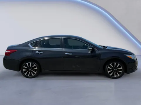 Photos of 2018 Nissan Altima 2.5 SL for sale in Alcoa, TN at Twin City Auto Center
