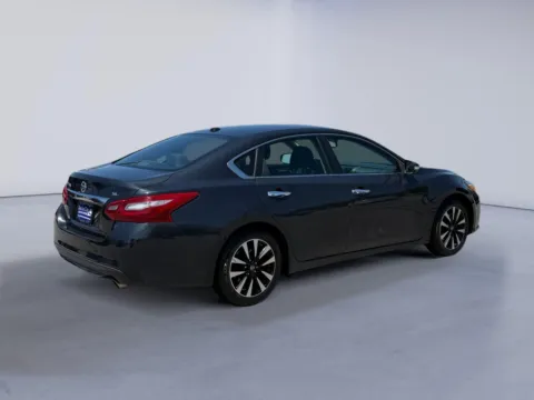 Another view of 2018 Nissan Altima 2.5 SL for sale in Alcoa, TN at Twin City Auto Center