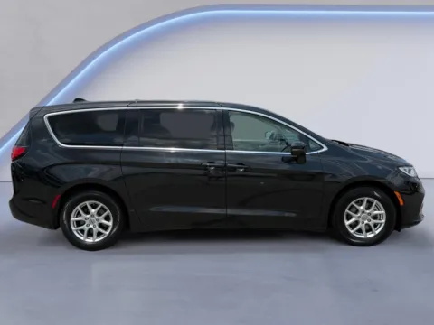 Photos of 2023 Chrysler Pacifica Touring L for sale in Alcoa, TN at Twin City Auto Center
