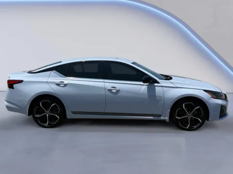 Photos of 2023 Nissan Altima 2.5 SR for sale in Alcoa, TN at Twin City Auto Center
